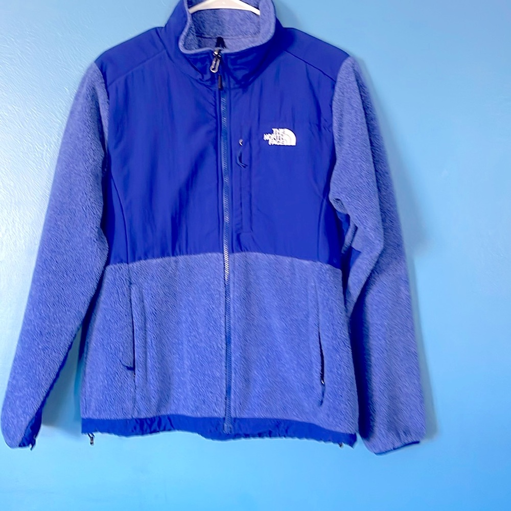 Woman’s north face jacket
